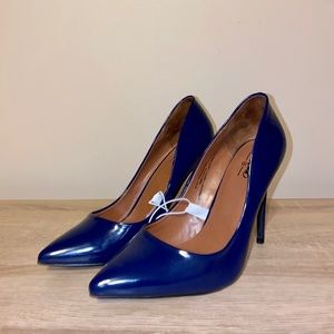 NWT Navy Blue Point Heels